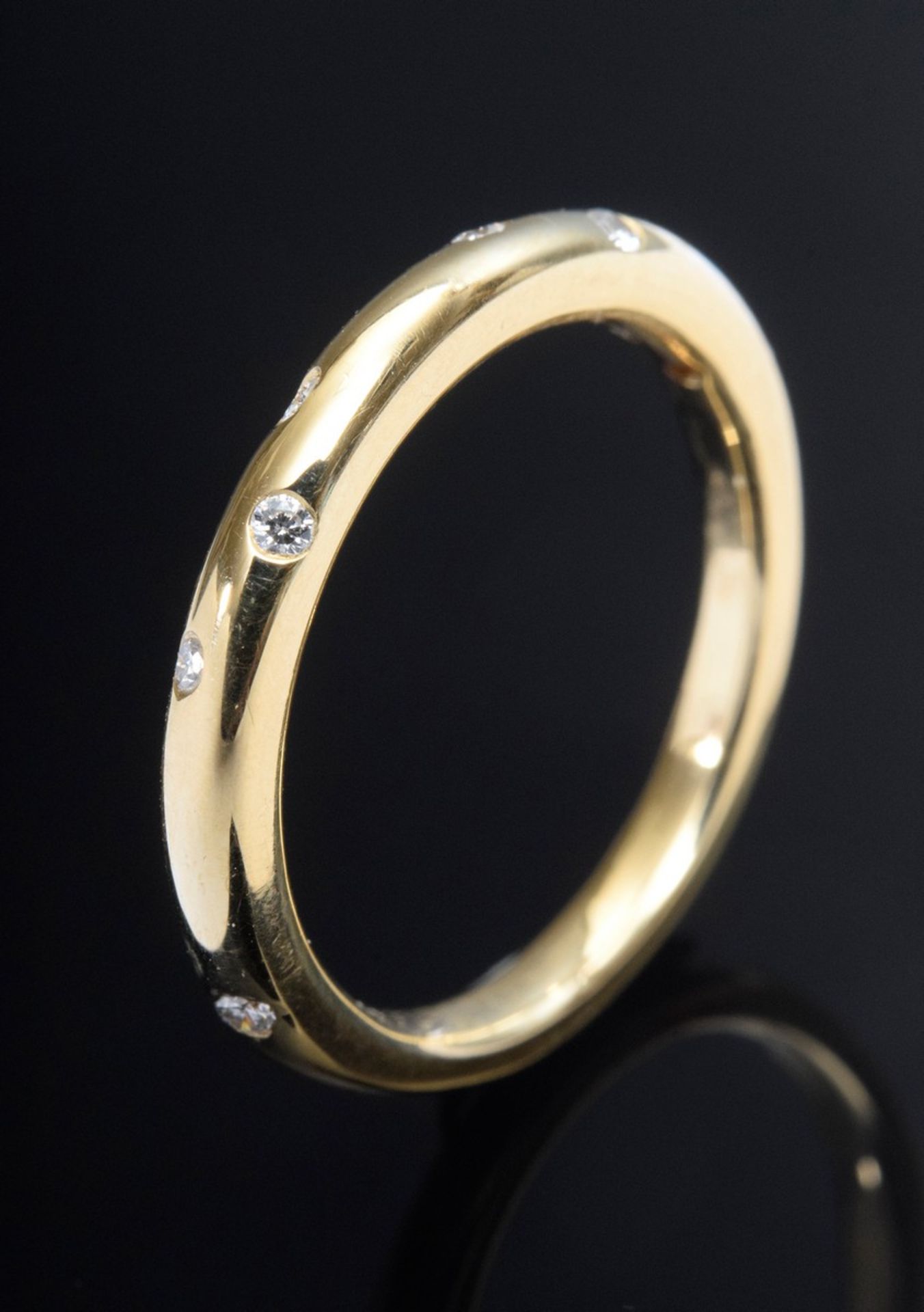Zarter GG 750 Ring mit 7 Brillanten (zus. ca. 0.10ct/W/SI), 3,1g, Gr. 49 - Bild 2 aus 2