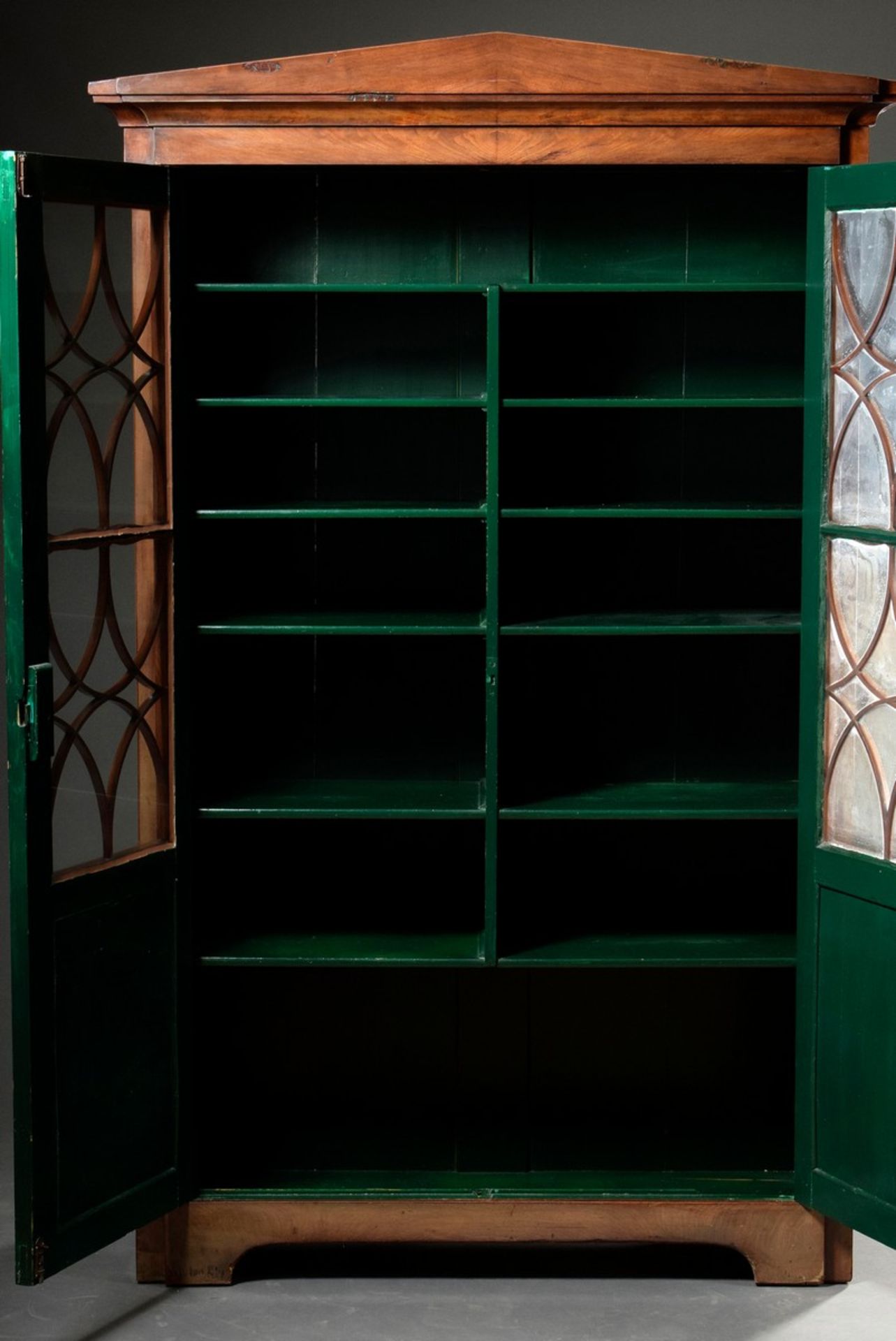 Norddeutscher Biedermeier Bücherschrank mit Spitzgiebel und Kreiselement-Verstr - Image 5 of 9