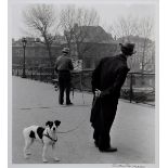 Dosineau, Robert (1912-1994) "Le Fox Terrier du Ponts des Arts" 1953, Fotografi