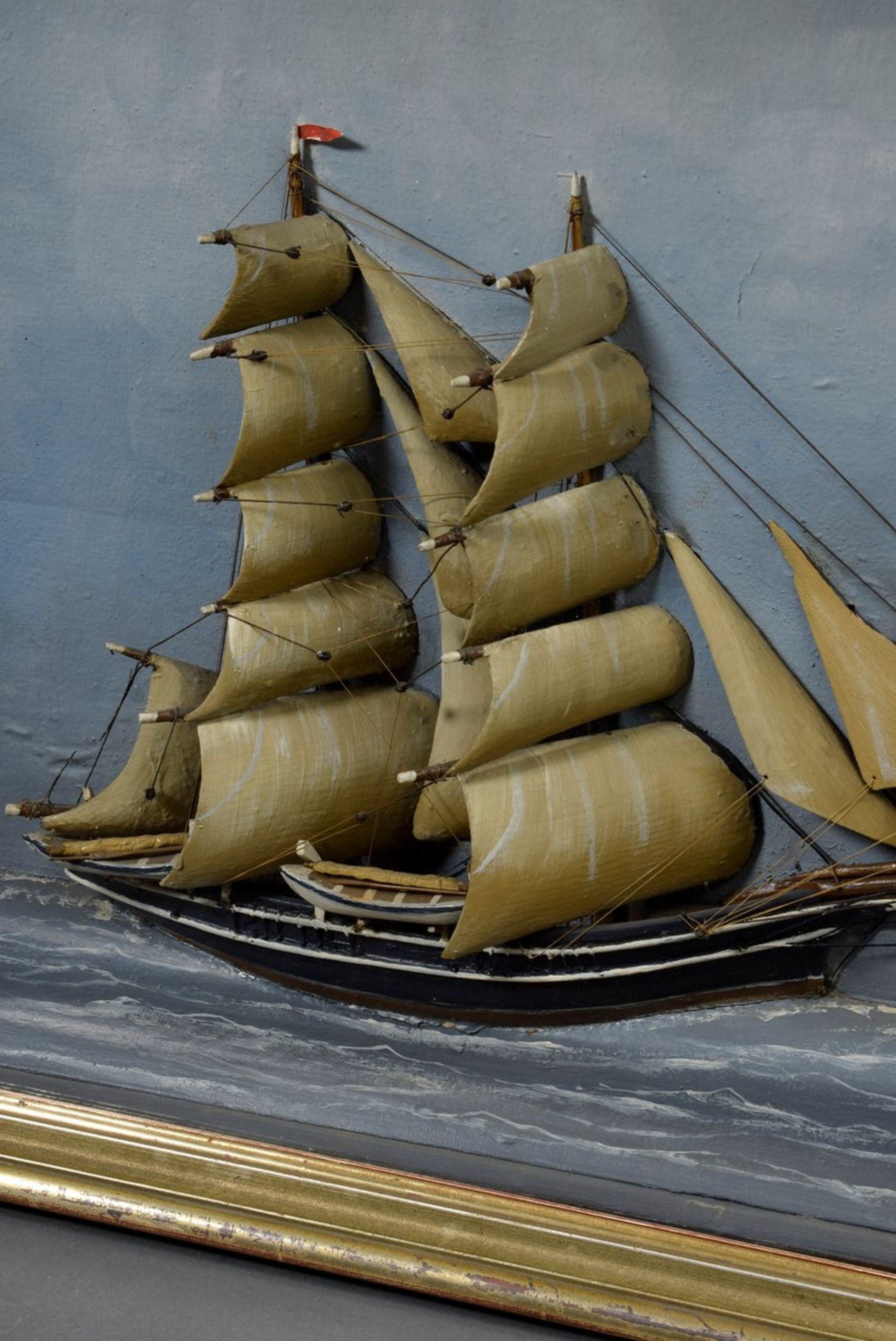 Halbmodell "Zweimastschoner-Walfänger", Holz, farbig gefasst, in Schaukasten, 7 - Bild 2 aus 4