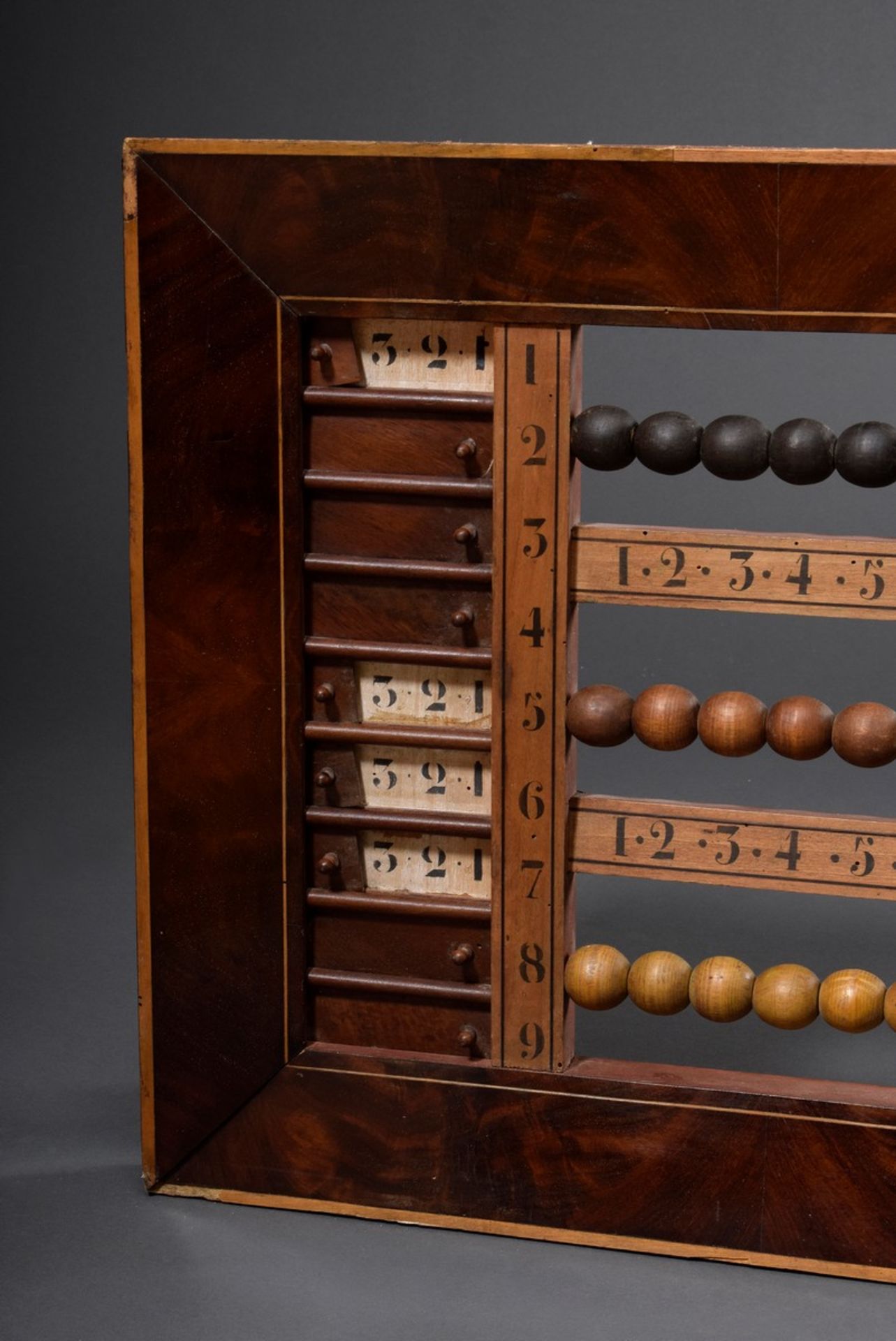 Zähltafel/Scoreboard mit Holzperlen (wohl für Billard/Snooker), Mahagonifurnier - Image 2 of 5