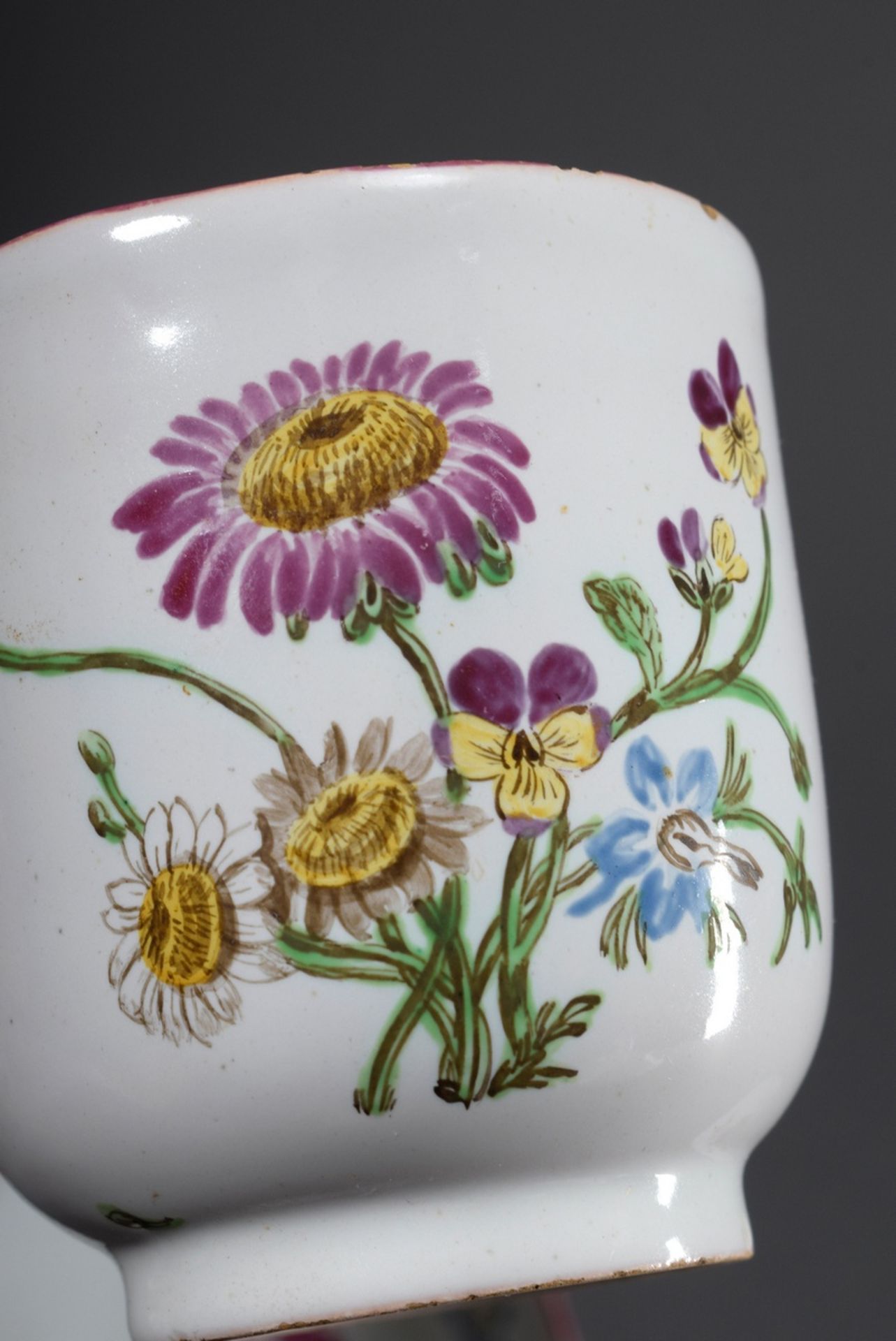 3 Fayence Tassen/UT mit Asthenkeln und polychromer Malerei "Blumen" und Purpur - Bild 3 aus 7