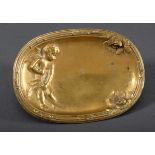 Kleines vergoldetes Bronze Schälchen mit Reliefdekor "Amor repariert seinen Bog