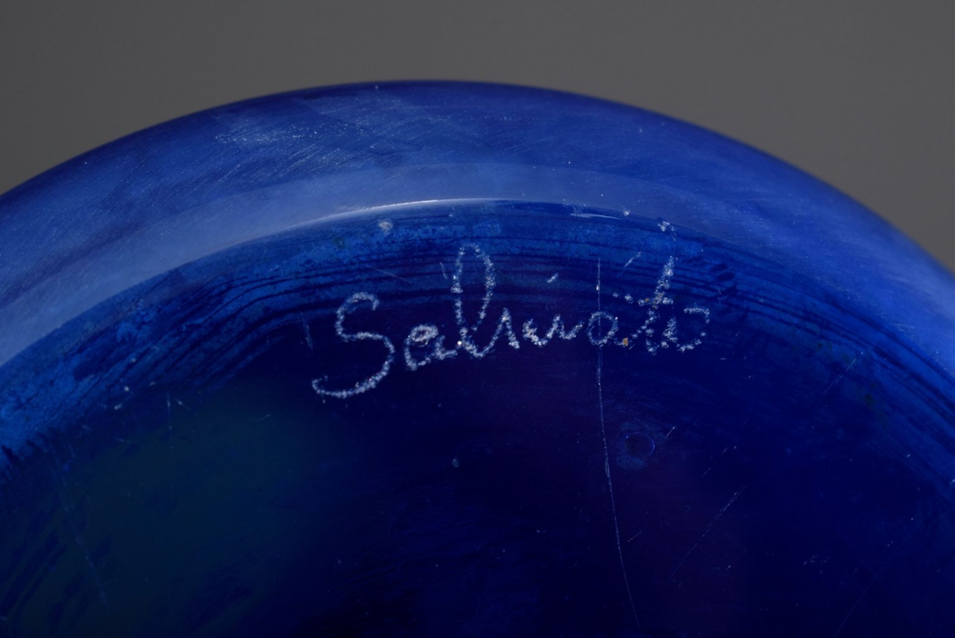 Hohe Salviati Stangenvase aus blauem Glas mit satinierter Oberfläche, am Boden - Bild 4 aus 4