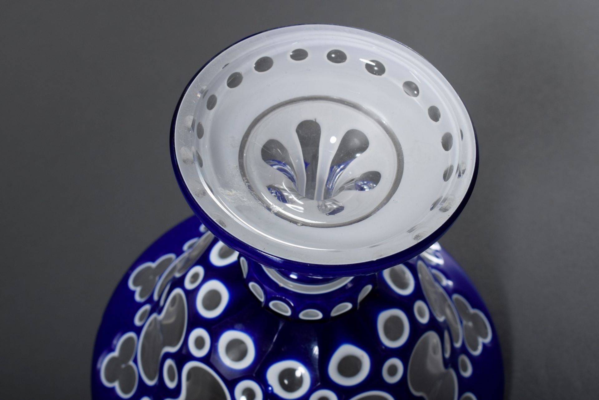 Biedermeier Überfangglas Schale mit Flächen- und Olivenschliff, blau/weiß, 19.J - Bild 4 aus 4