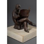 Unbekannter Bildhauer des 20.Jh. "Bei der Zeitungslektüre", Bronze, monogr. MP,