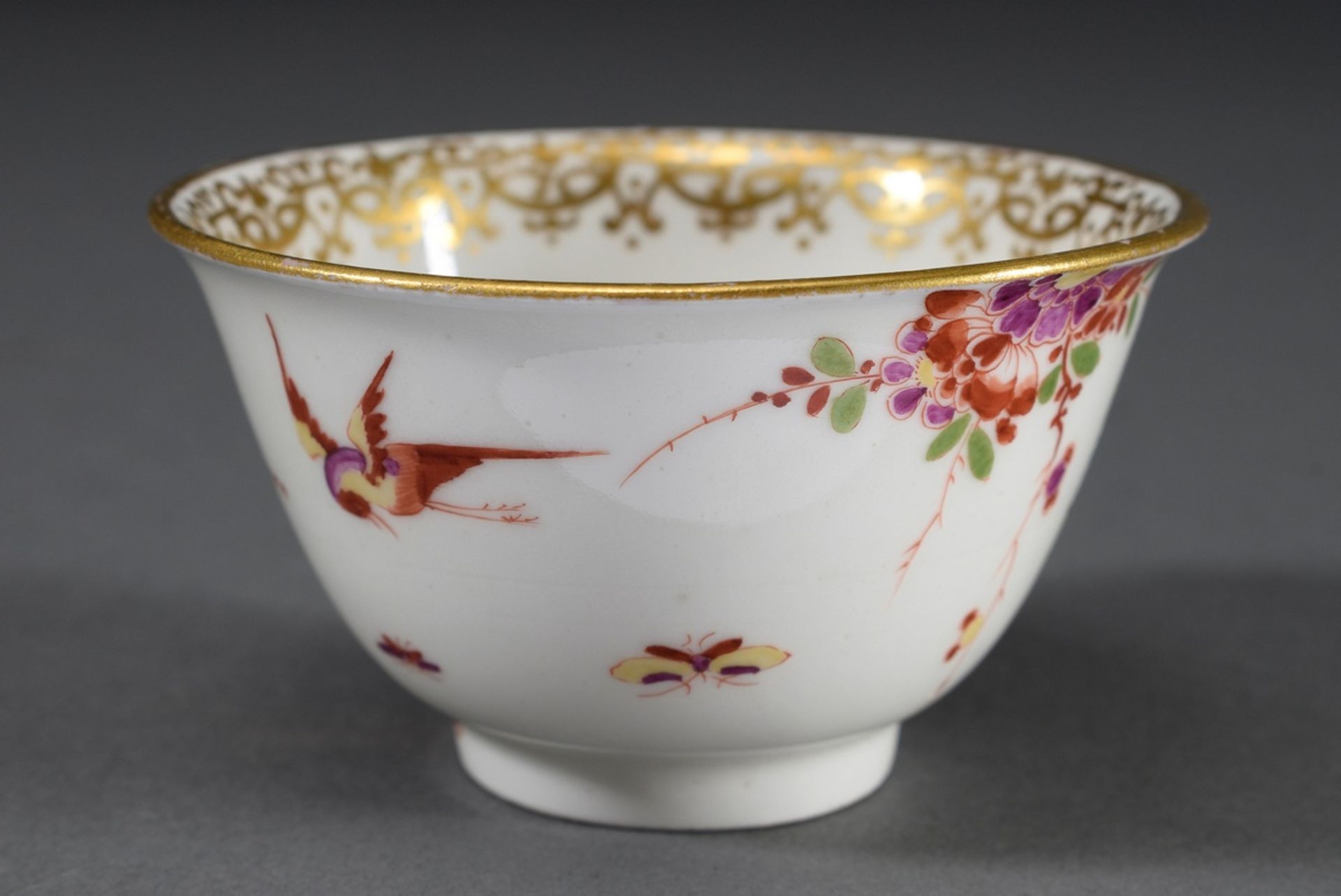 Frühes Meissen Koppchen mit polychromer Malerei "Chinoiserie - Teezeremonie" in - Bild 2 aus 5