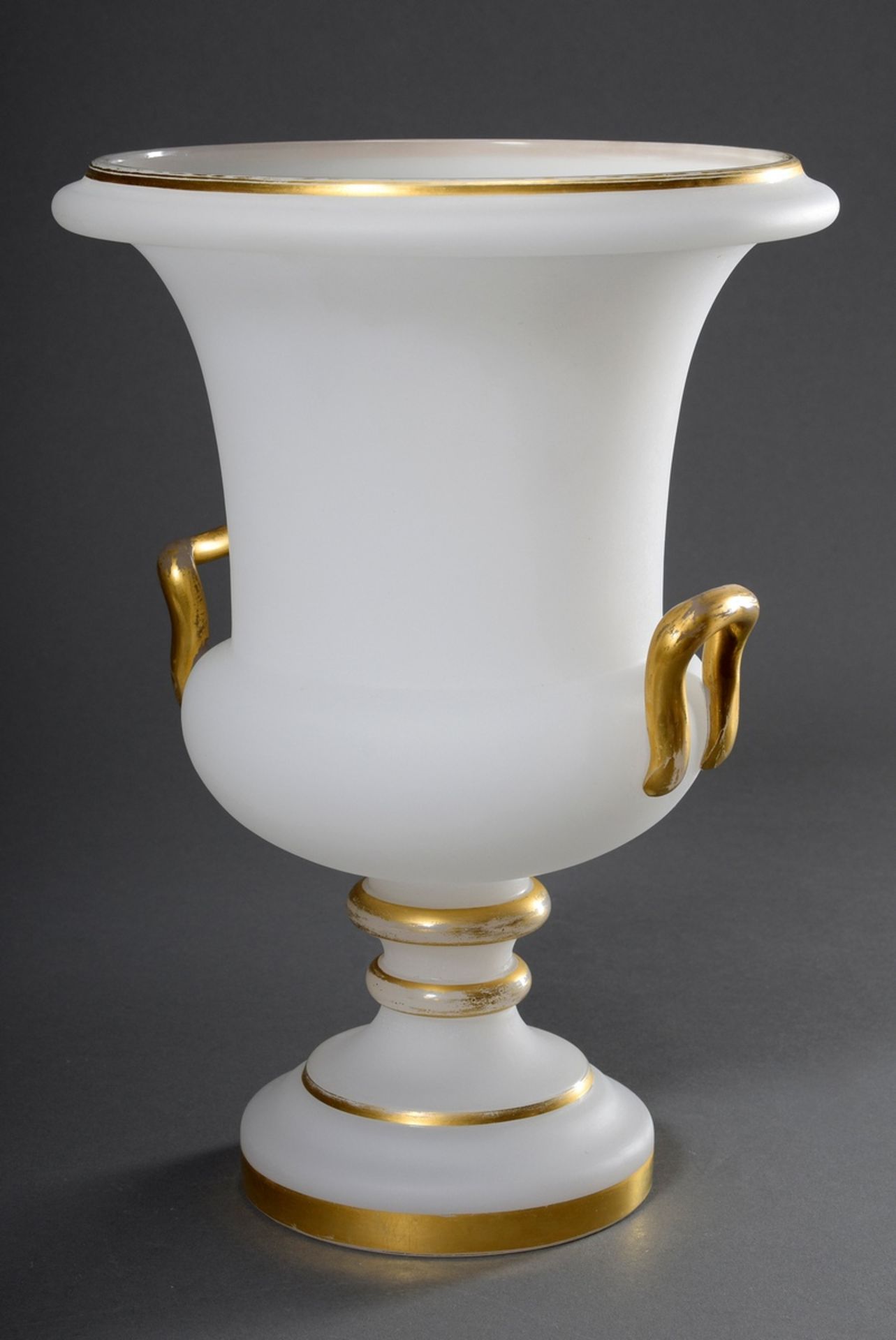 Große satinierte Opalinglas Kratervase mit Goldstaffage, Böhmen 19.Jh., H. 31,5 - Bild 2 aus 4