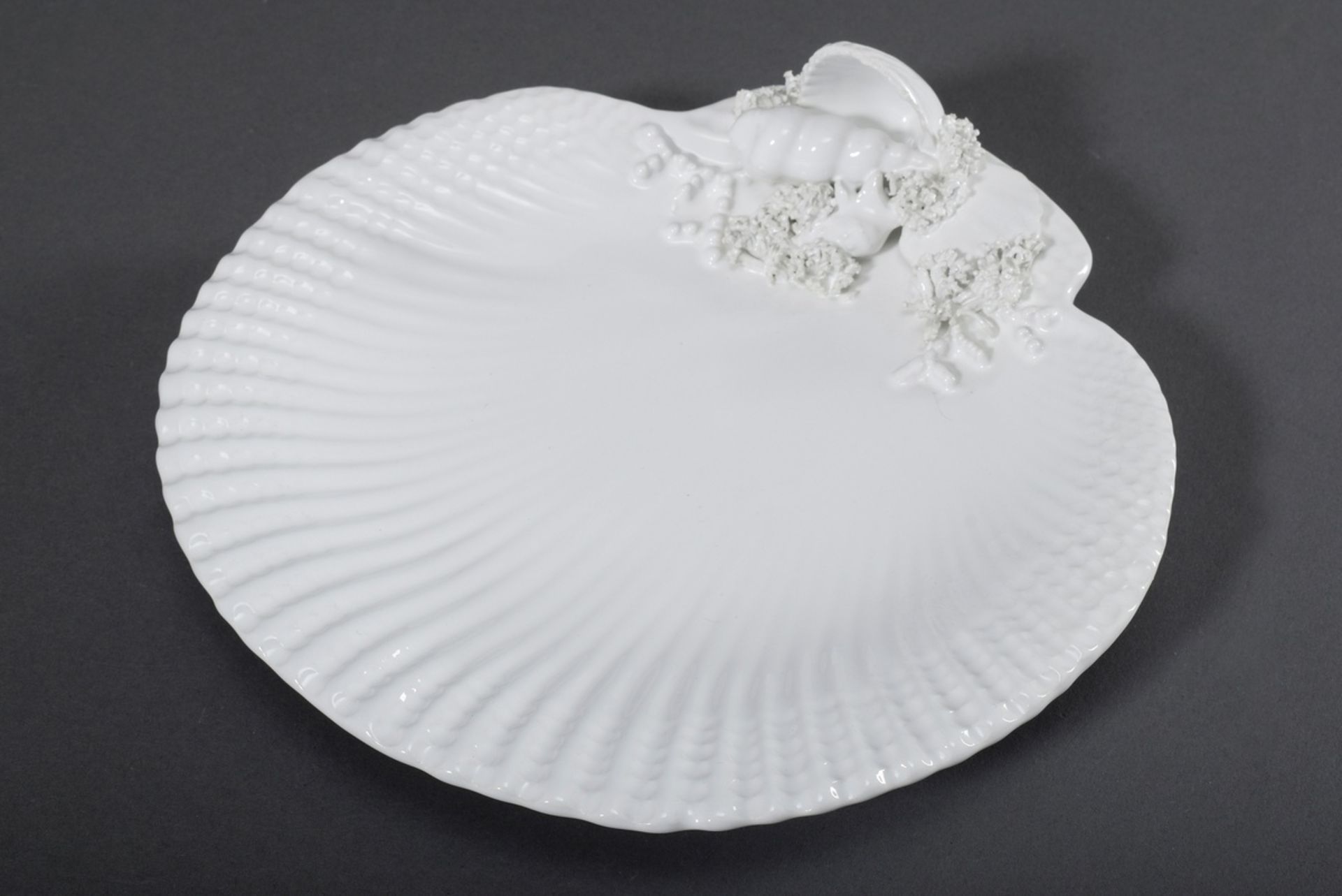 11 Teile weißes Keramik Service mit plastischem "Frutti di Mare" Dekor, bez. V. - Bild 5 aus 8