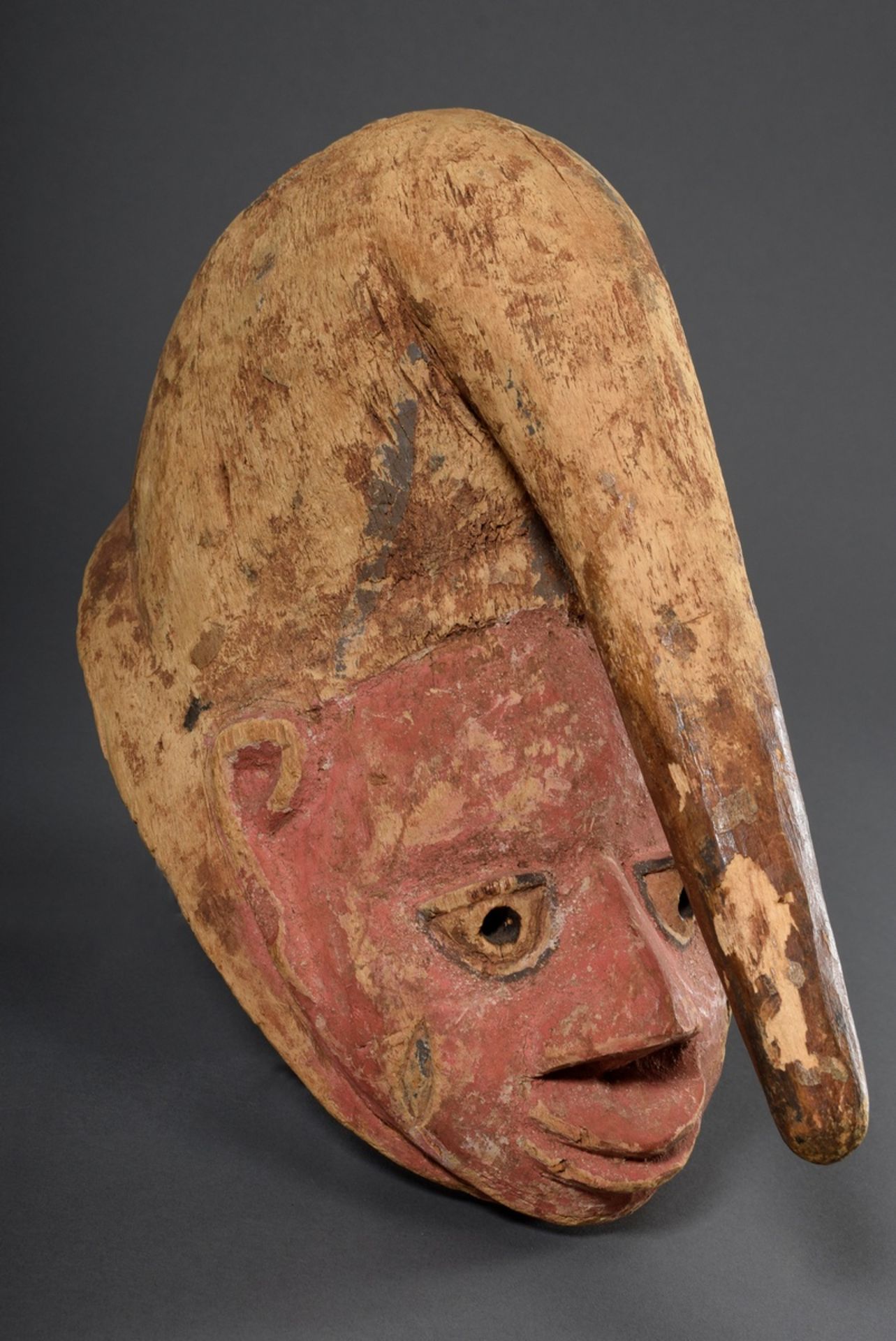 Gelede Maske, Yoruba, Nigeria Mitte 20.Jh., Holz mit Resten von Bemalung, H. 32
