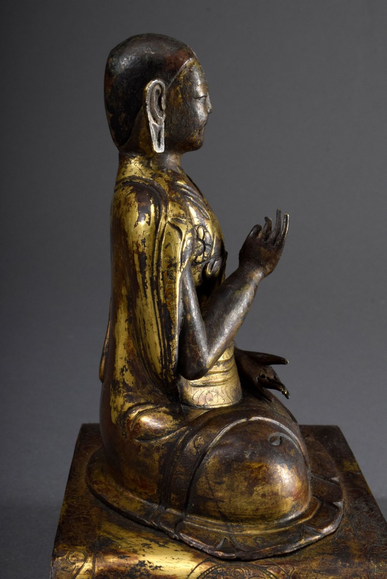 Portraitfigur "Meditierender Lama", rechte Hand in Vitarka-Mudra Geste, Metall - Image 4 of 6