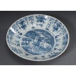 Großer chinesischer Swatow Porzellan Teller mit Blaumalerei Dekor „Phoenix bei