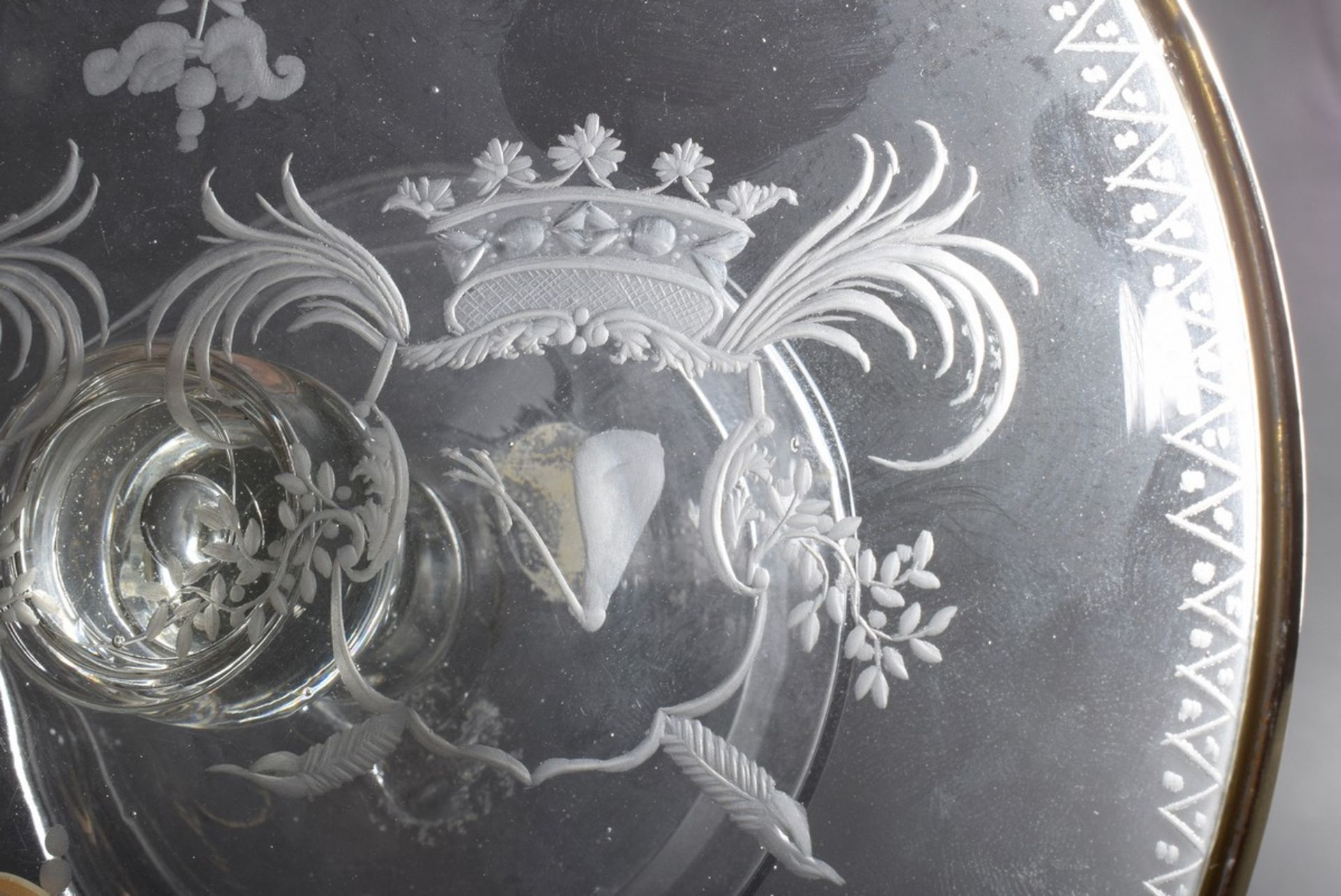 Antikes Glas Tazza mit geschliffener Dekoration "Bekrönte Alllianzwappen" (wohl - Bild 5 aus 6