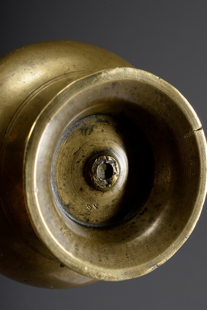 4 Diverse Bronze und Gelbguss Weihwassergefäße mit Henkeln, 17.-19.Jh., H. 6-15 - Image 9 of 9
