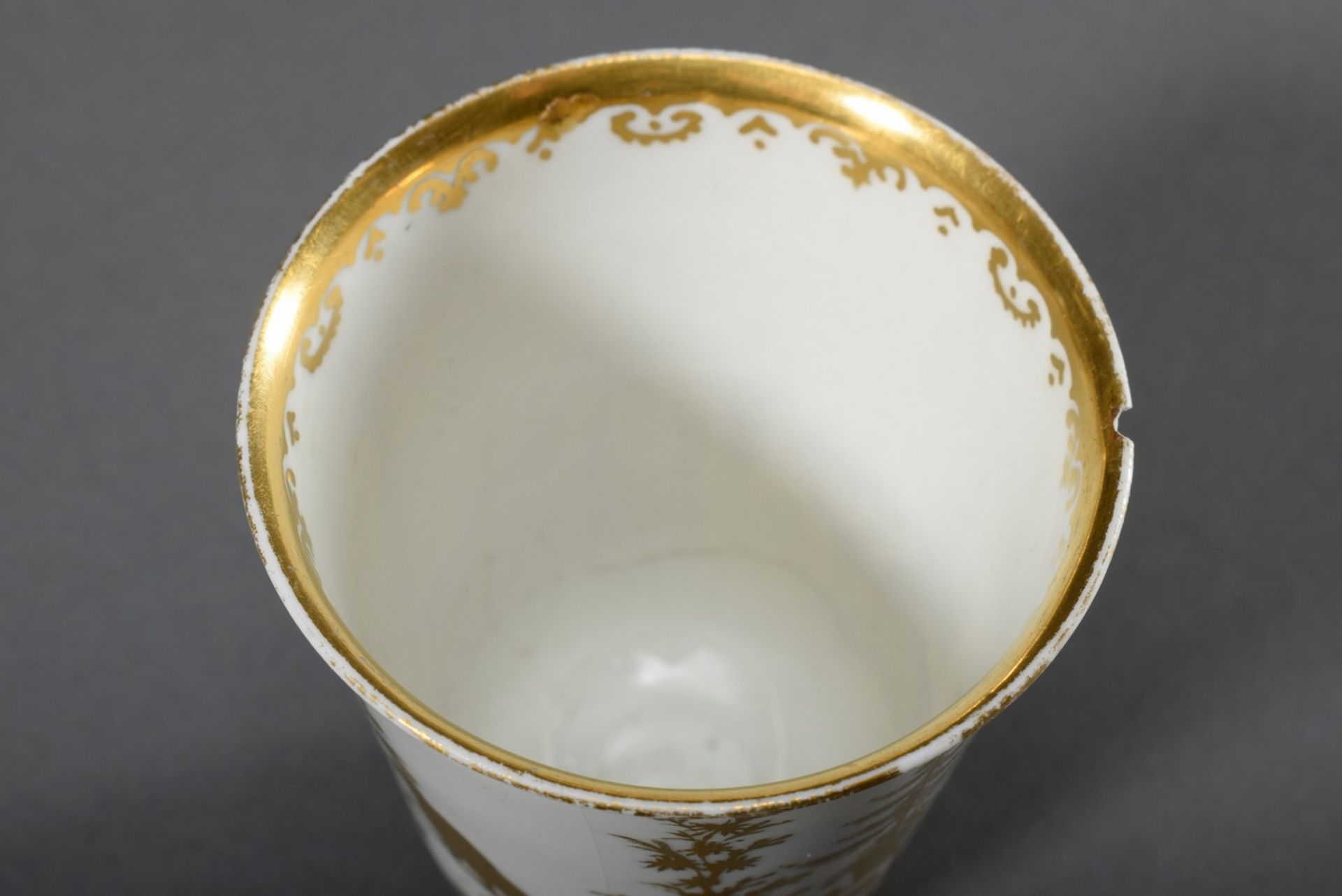 Früher Meissen Becher mit feiner goldradierter Bemalung "Chinoiserien" (von Abr - Image 6 of 10