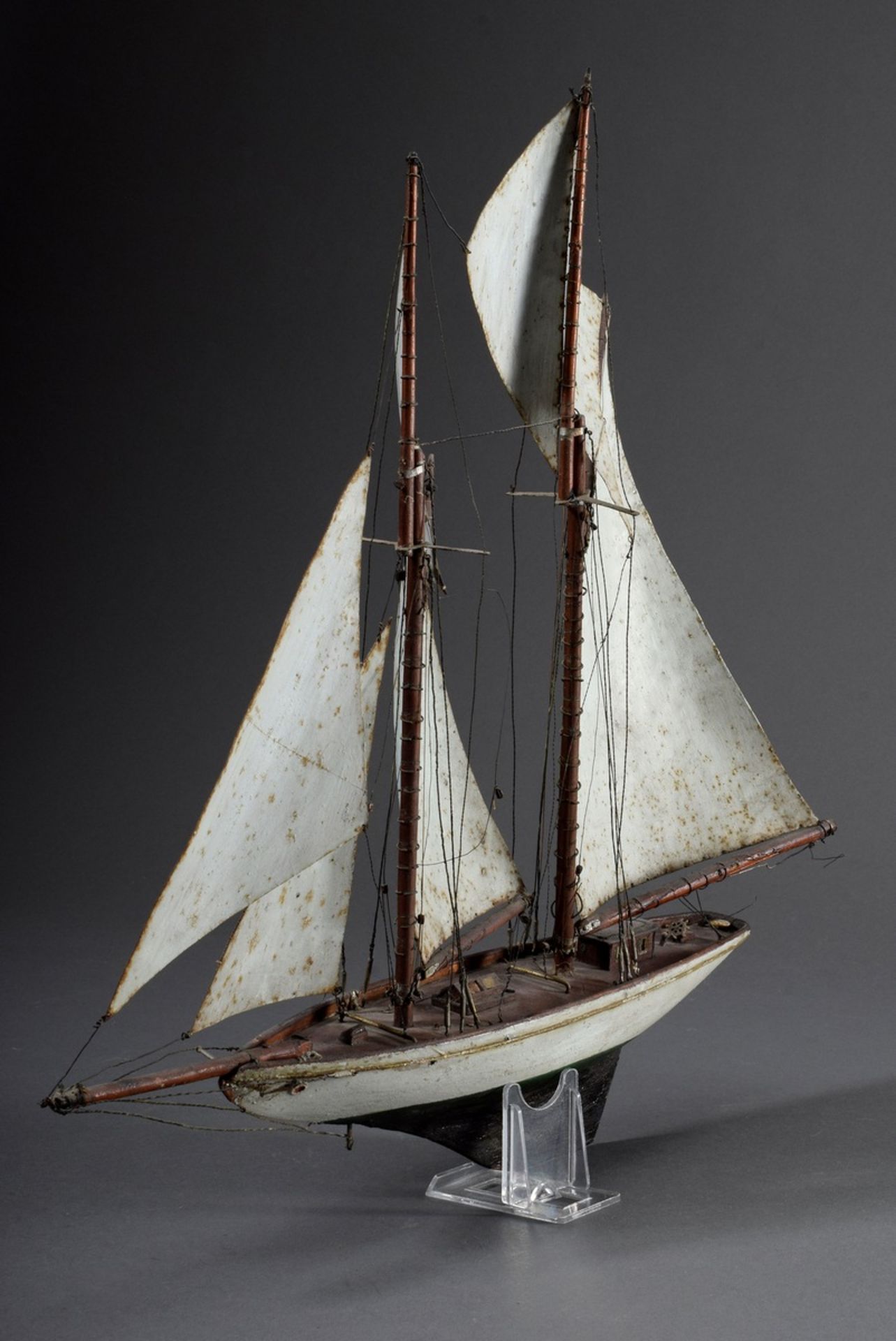 Vollmodell "Yacht", Holz farbig gefasst mit gehissten Blechsegeln, ca. 45,5x39, - Image 3 of 7