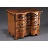 Historismus Modellkommode mit zweifach geschweif | Historicism model chest of drawers with double c