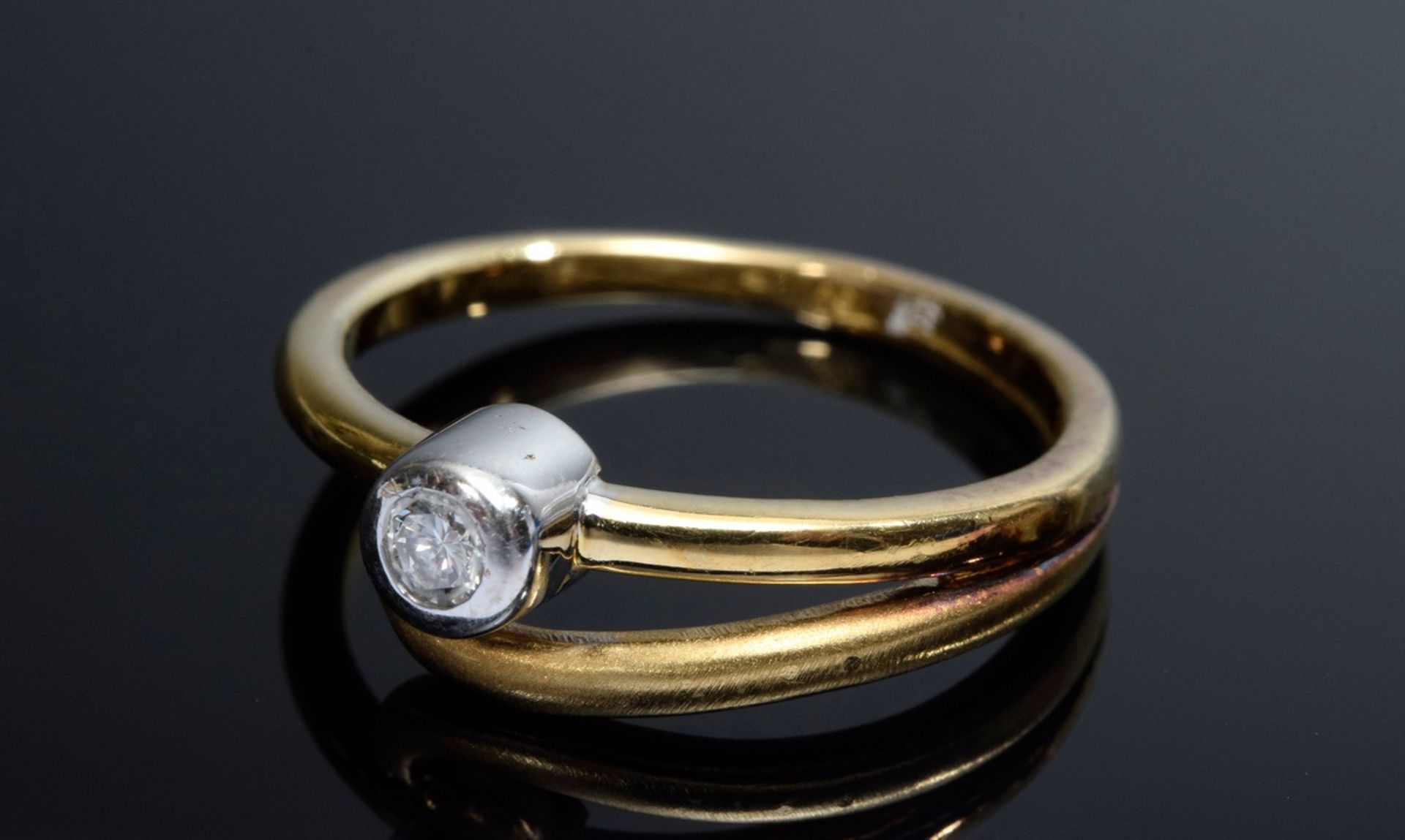 Verschlungener GG 750 Ring in WG gefasstem Brillant | Intertwined GG 750 ring in WG set diamond (0. - Image 3 of 3
