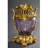 Kleine französische Napoleon III Prunkvase im Ro | A small French Napoleon III rococo style vase wi