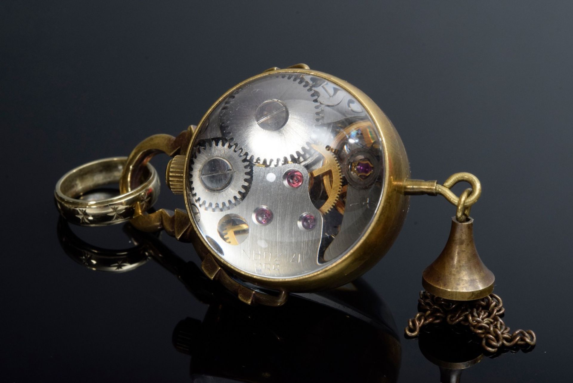 Kleine Omega Kugeluhr in beidseitig verglastem M | Small Omega ball clock in brass case glazed on b - Bild 4 aus 4