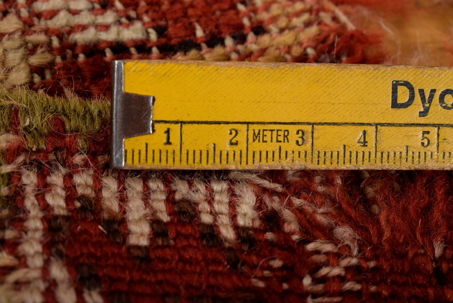Fragment eines Mudjur Gebetsteppichs mit rotem M | Fragment of a Mudjur prayer rug with a red mihra - Bild 9 aus 10