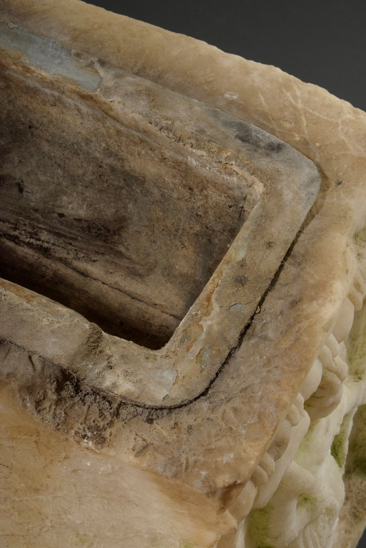 Marmor Brunnenschale "Römischer Kaiser und Tribu | Marble fountain bowl on paw feet with surroundin - Bild 10 aus 10