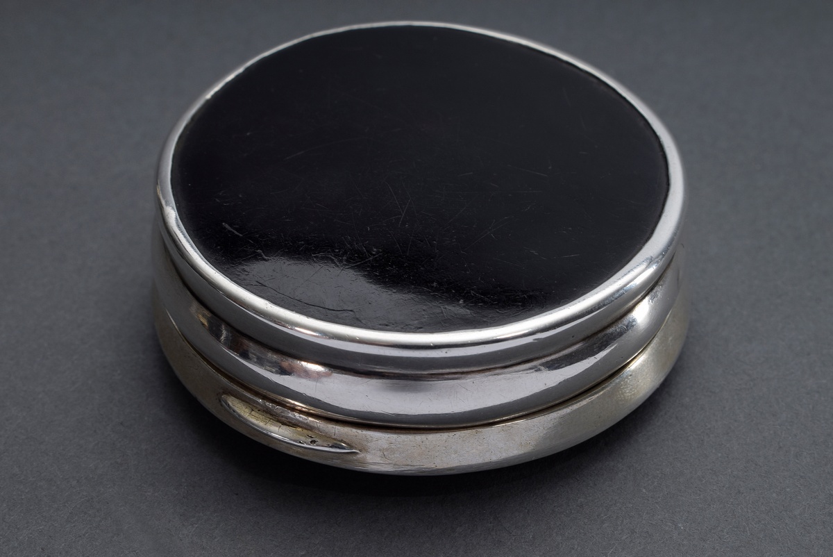 Runde Silber Dose mit graphisch dekoriertem Schi | Round silver box with graphically decorated tort - Image 2 of 5