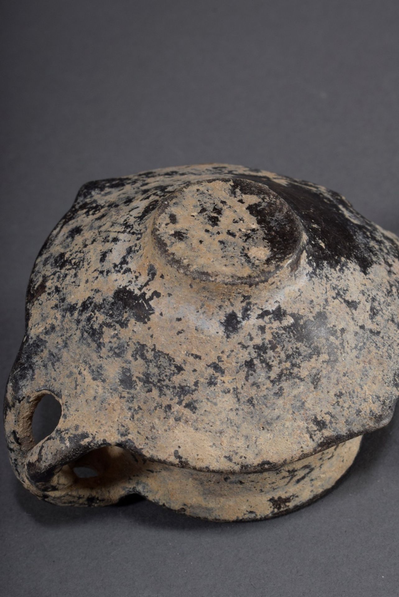 2 Diverse Ausgrabungen: schwarzes präkolumbianis | 2 Various excavations: black pre-Columbian clay - Image 9 of 9