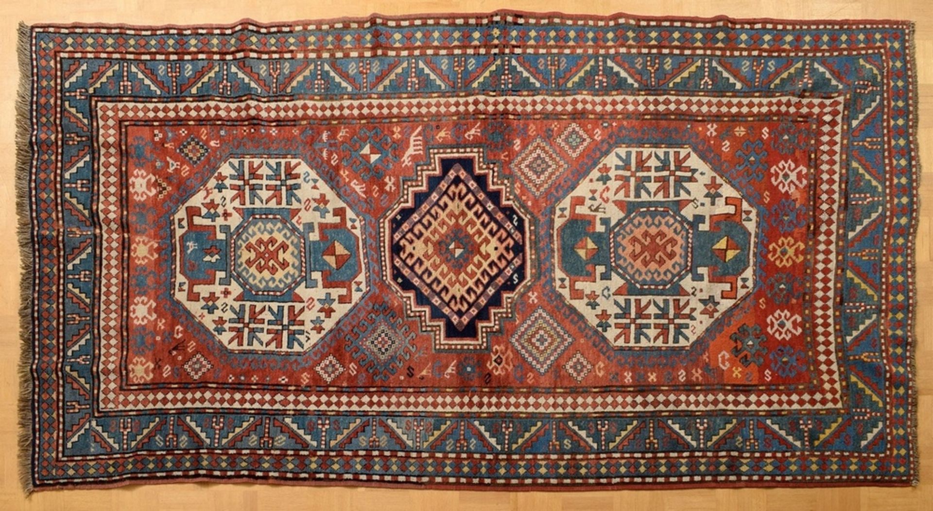 Lori Pambak Kasak Teppich mit drei geometrischen | Lori Pambak Kazak carpet with three geometric me - Bild 2 aus 7