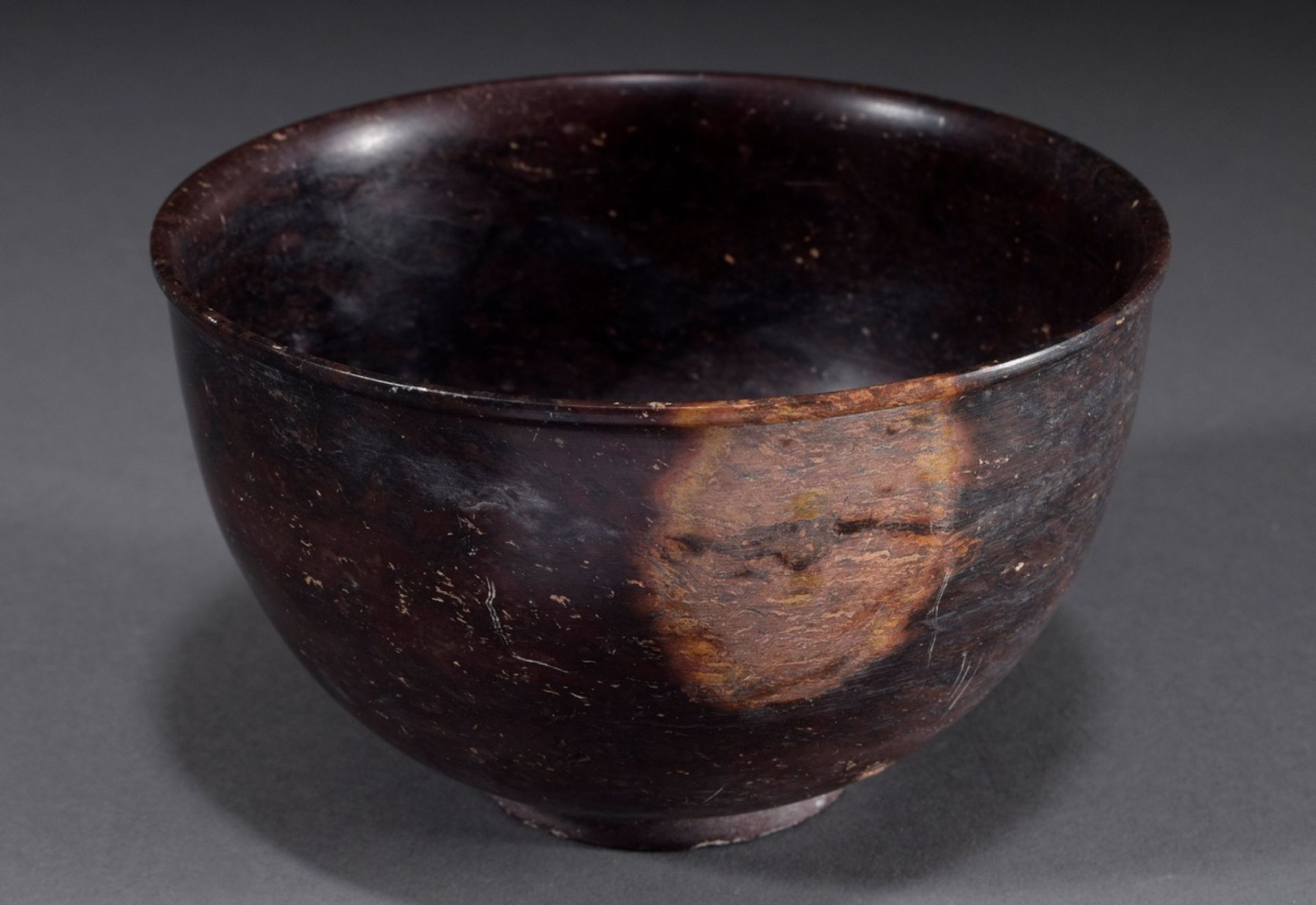 Dünnwandige antike Porphyr Schale mit auskragend | Thin-walled antique porphyry bowl with projectin