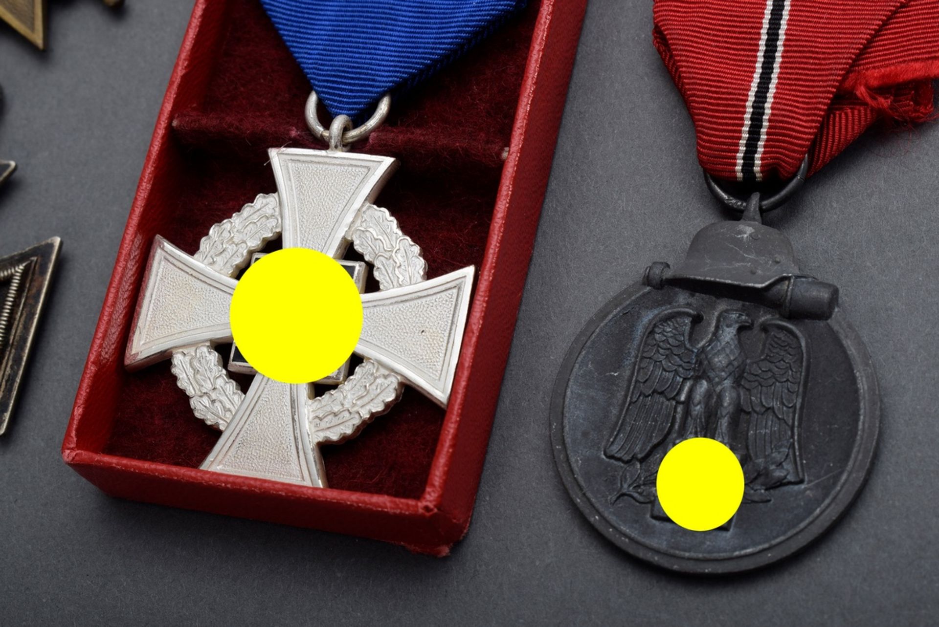 4 Diverse Orden und Ehrenzeichen, WK II.: 1 Eise | 4 Various orders and decorations, WW II: 1 Iron - Image 2 of 7