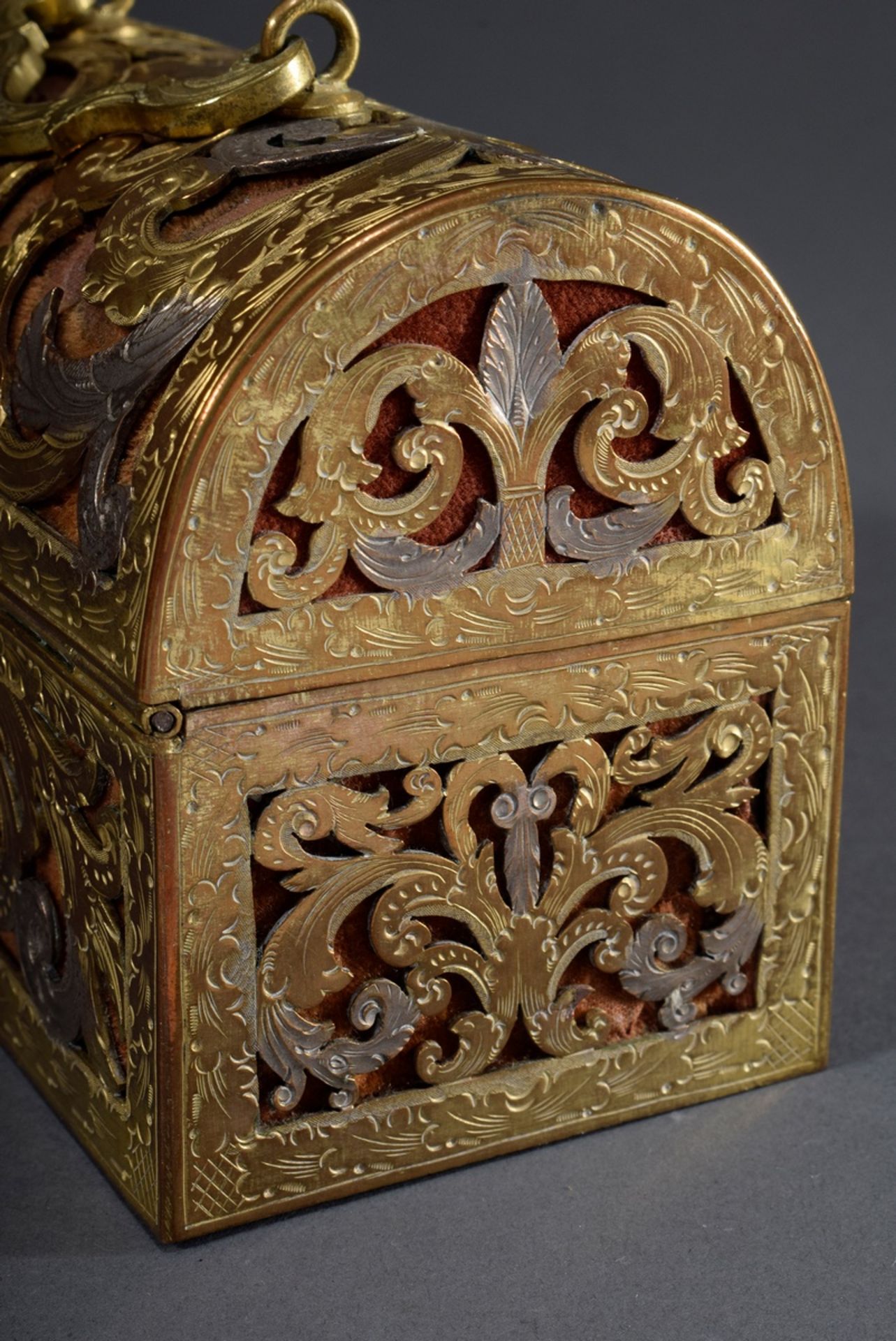 Kleine Historismus Runddeckel-Schatulle mit gesä | Small Historism round-lidded casket with sawn an - Bild 2 aus 7