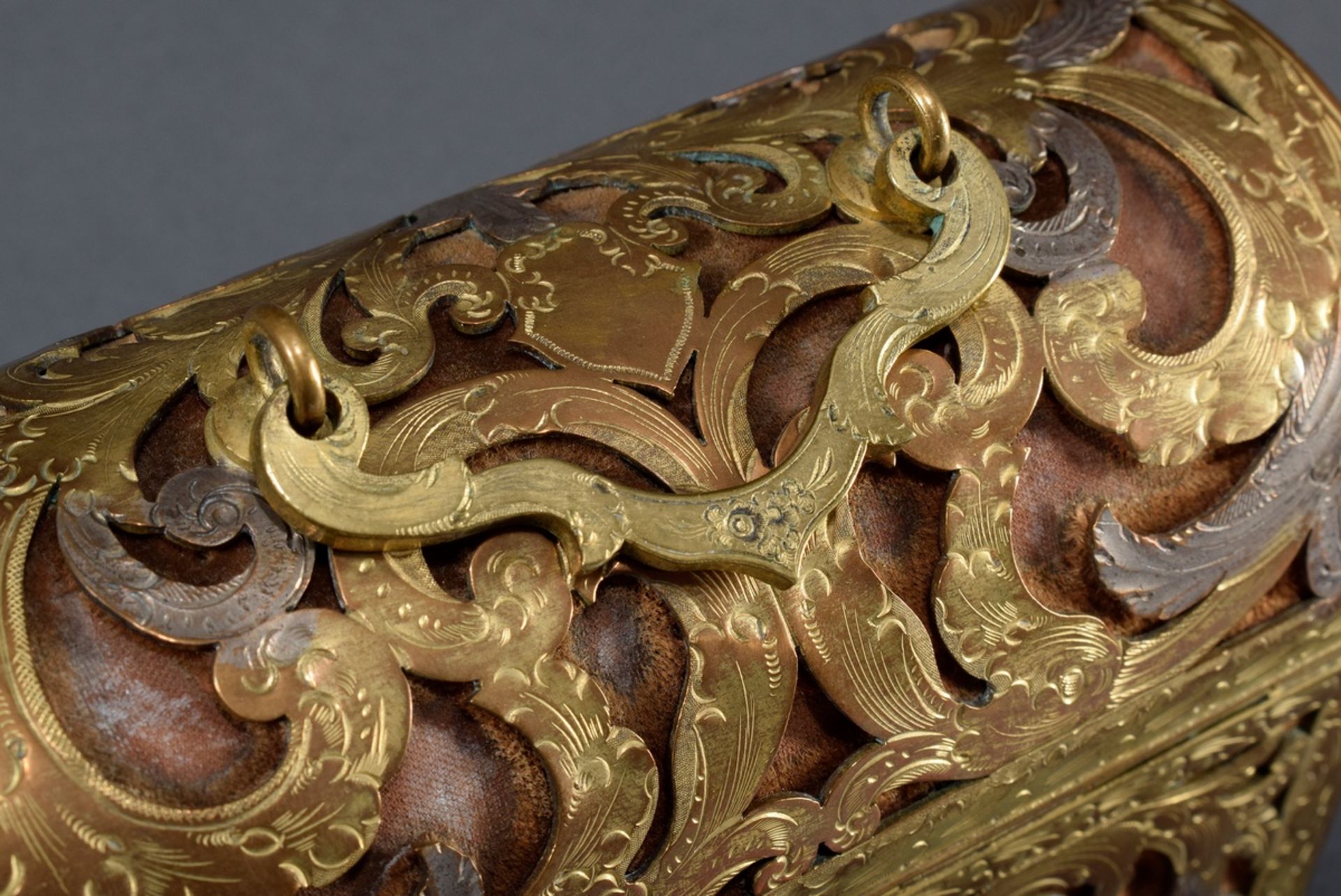 Kleine Historismus Runddeckel-Schatulle mit gesä | Small Historism round-lidded casket with sawn an - Bild 4 aus 7