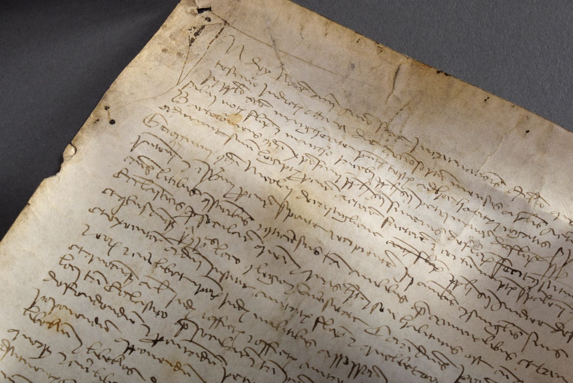 Gerolltes Pergament mit vermutlich altenglischer | Rolled parchment with probably Old English handw - Image 4 of 5