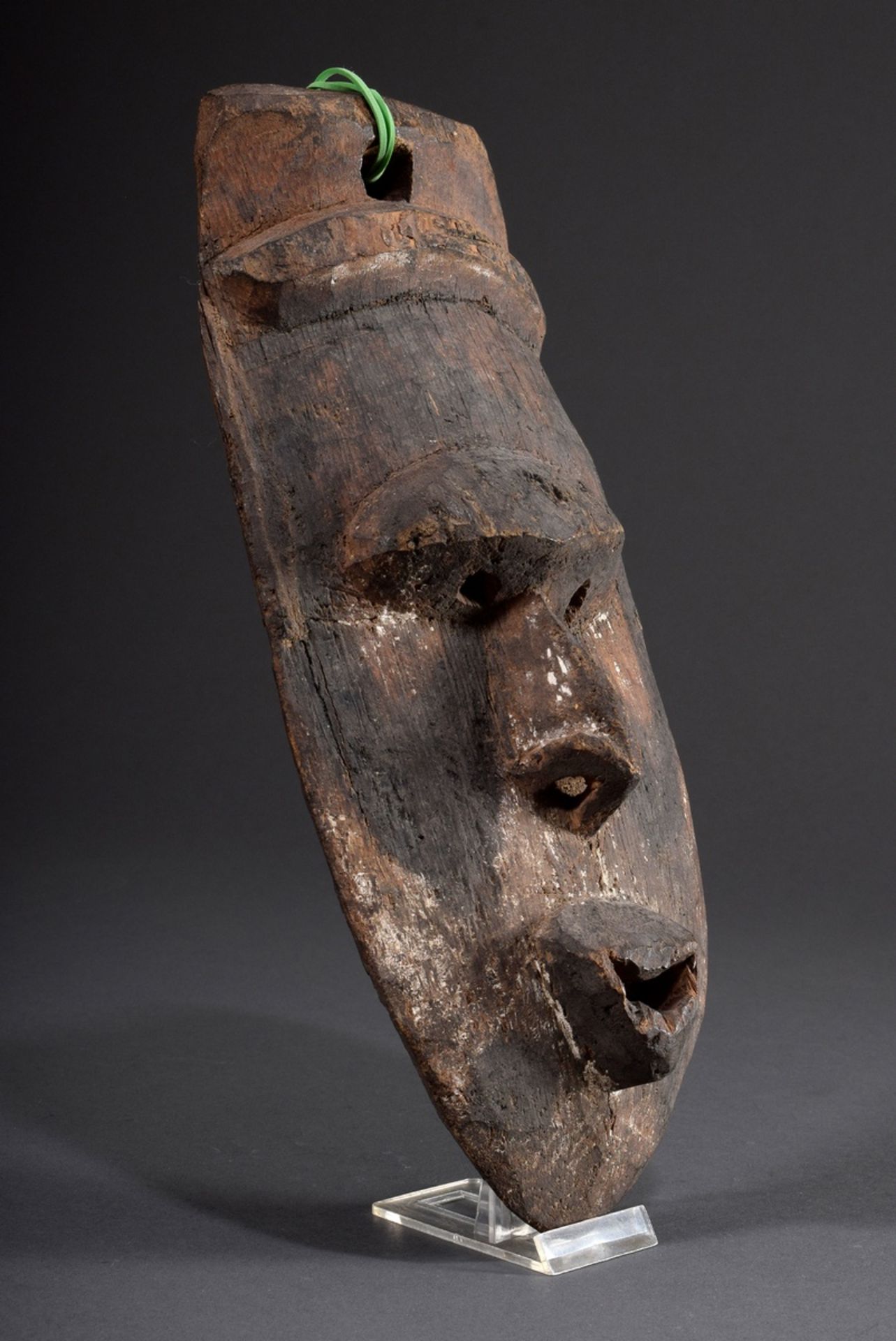 Geschnitzte Holz Hausmaske mit Resten von weißer | Carved wooden house mask with remains of white a - Bild 2 aus 9