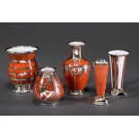 5 Diverse orangerote Porzellan Vasen mit florale | 5 Various orange-red porcelain vases with floral