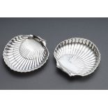 Paar große amerikanische Muschelschalen auf zwei | Pair of large American shell bowls on two ball f