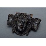 Antike fein geschnitzte Schildpatt Nadel "Weibli | Antique finely carved tortoiseshell pin "Female