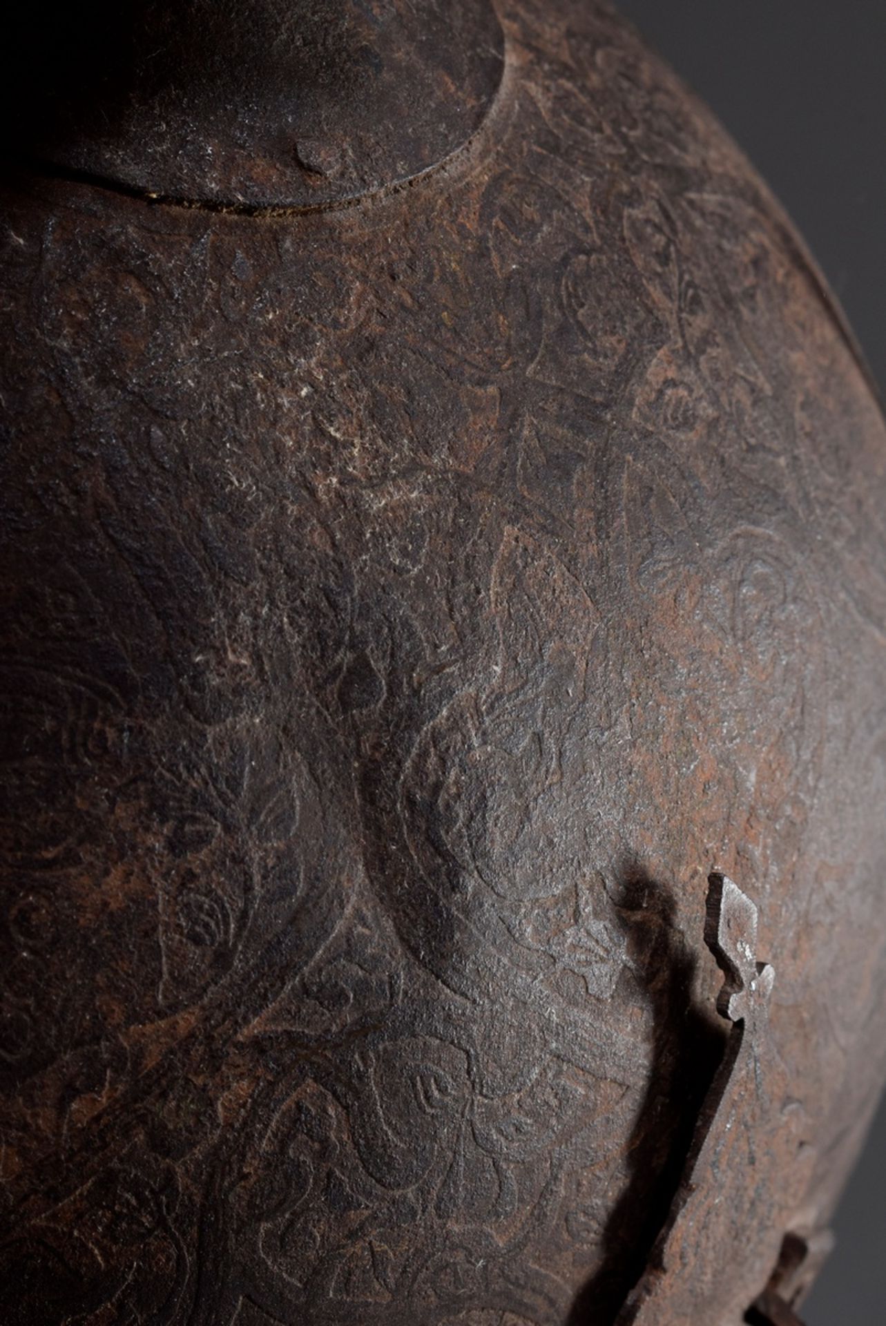 Kulah Khud Helm mit geätzter Dekoration und Kora | Kulah Khud helmet with etched decoration and Kor - Bild 10 aus 10