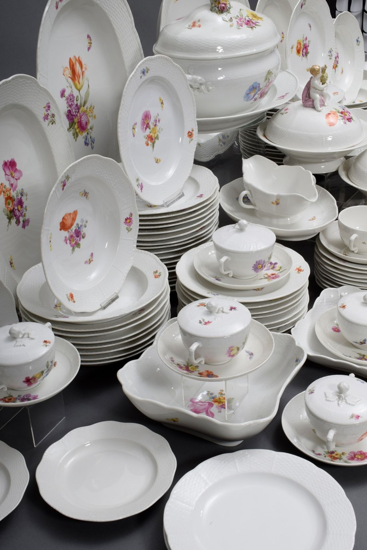 122 Teile KPM "Osier" Speiseservice "Blumen und | 122 pieces KPM "Osier" dinner service "Flowers a - Bild 9 aus 20