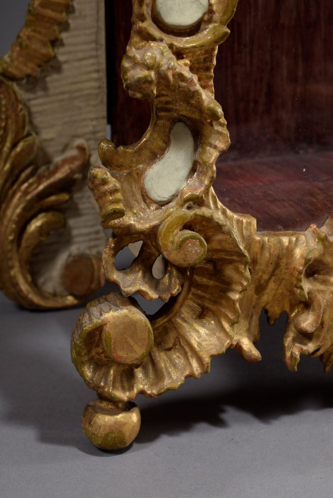 Reliquiarkästchen, Holz geschnitzt, weiß/gold ge | Reliquary box, carved wood, white/gold painted, - Bild 4 aus 5