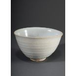 Große koreanische Kumme, heller Scherben mit wei | Large Korean bowl, light body with white engobe,