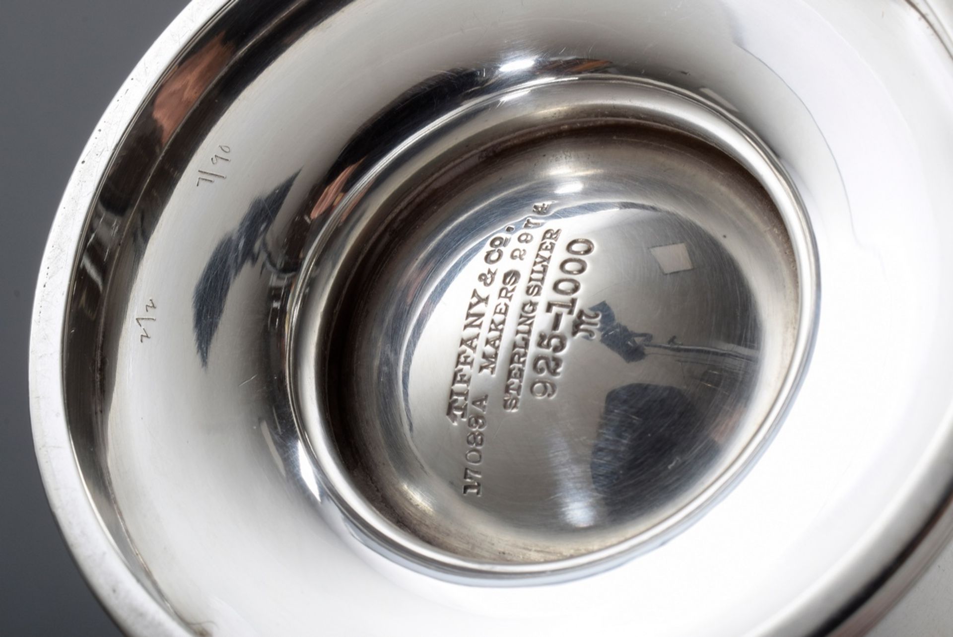 Schlichte Tiffany & Co. Teedose in Urnenform mit | Simple Tiffany & Co. tea caddy in urn form with - Bild 3 aus 4