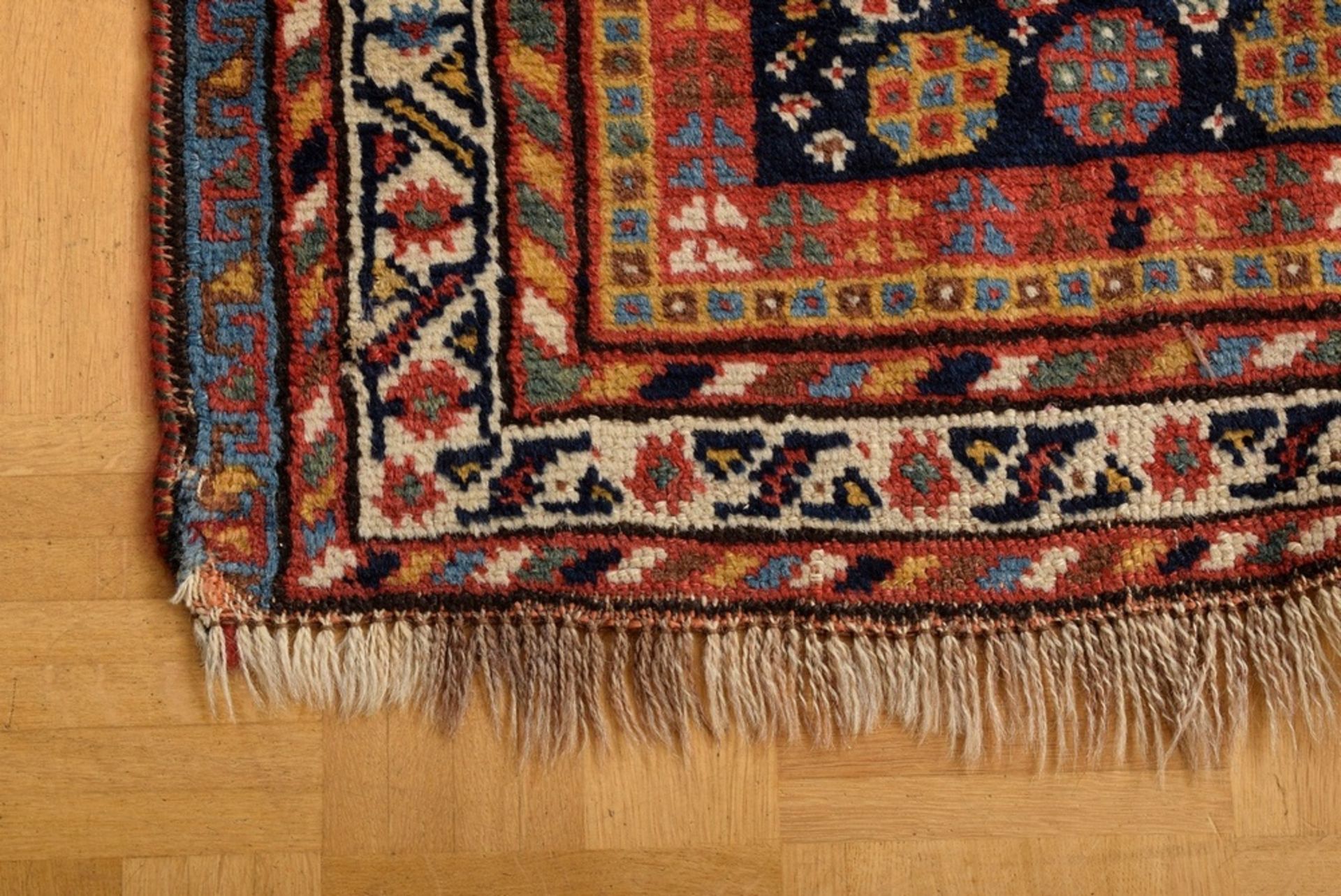 Luri Teppich mit Rapport roter und nachtblauer R | A Luri carpet with a rapport of red and midnight - Bild 5 aus 8