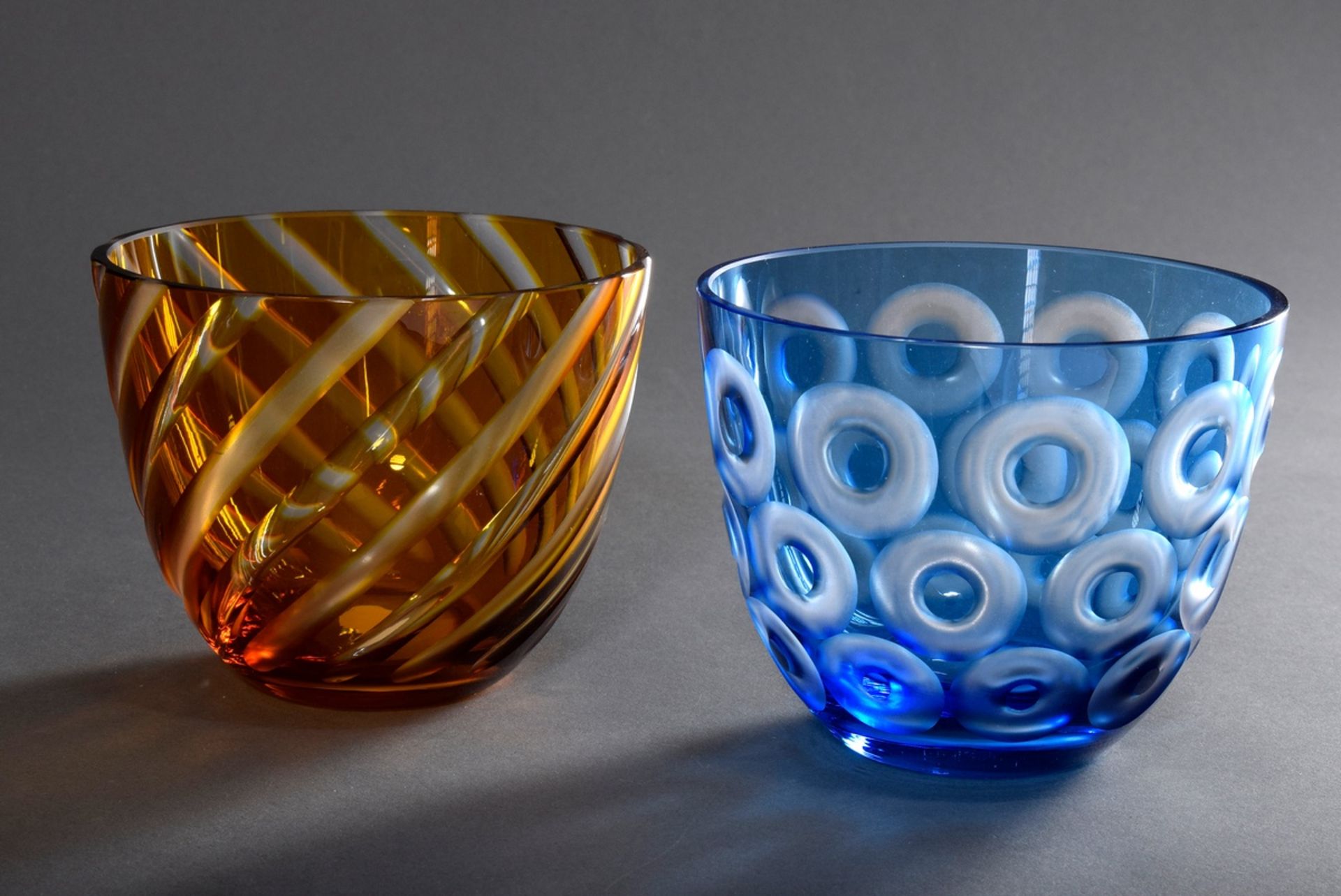 2 Rotter Schalen "Kreise" und "Streifen" in blau | 2 red bowls "Circles" and "Stripes" in blue and