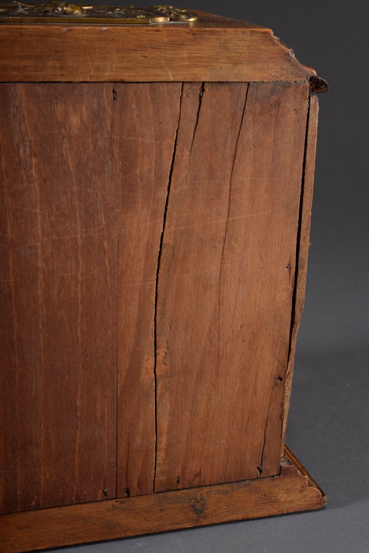 Bombierte Historismus Modellkommode mit drei Sch | Convex historicism model chest with three drawer - Bild 5 aus 8