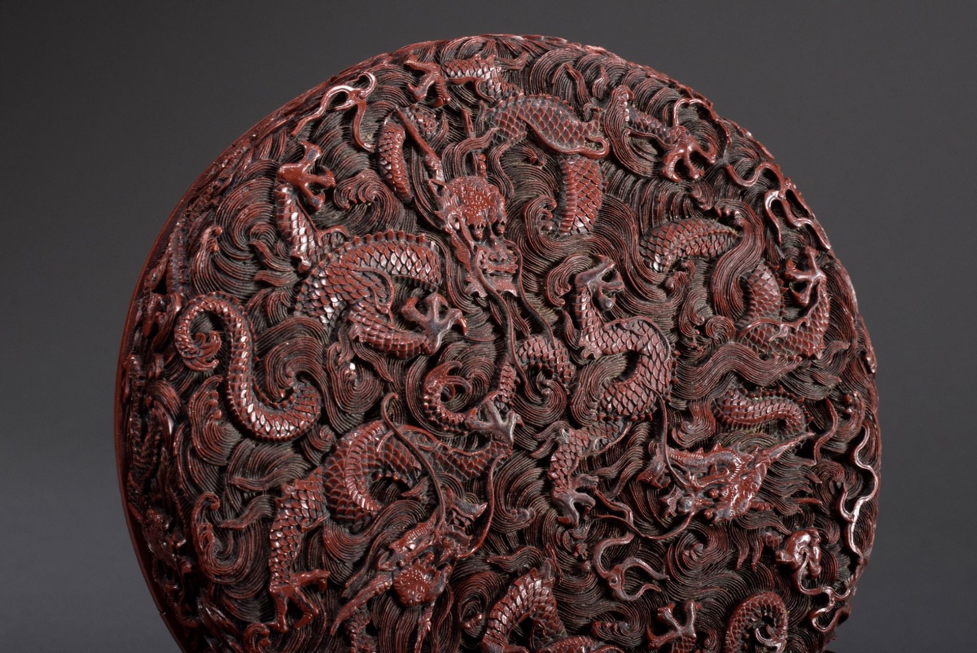 Runde Schnitzlack Dose "Neun Drachen" in detailr | Round carved lacquer box "Nine Dragons" in detai - Bild 2 aus 12