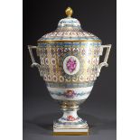 Große Potschappel Dresden Deckelvase in klassizi | Large Potschappel Dresden lidded vase of classic
