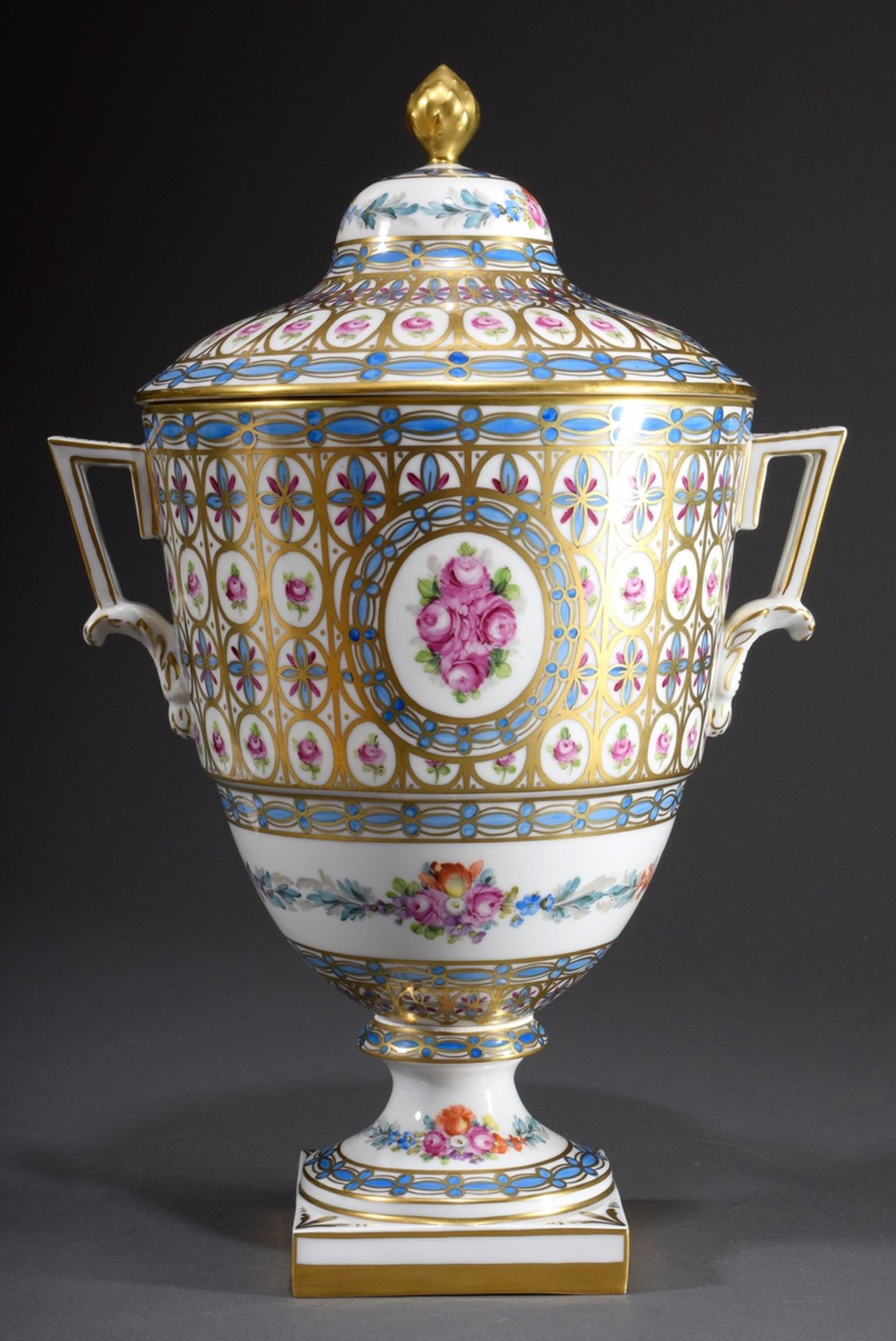 Große Potschappel Dresden Deckelvase in klassizi | Large Potschappel Dresden lidded vase of classic