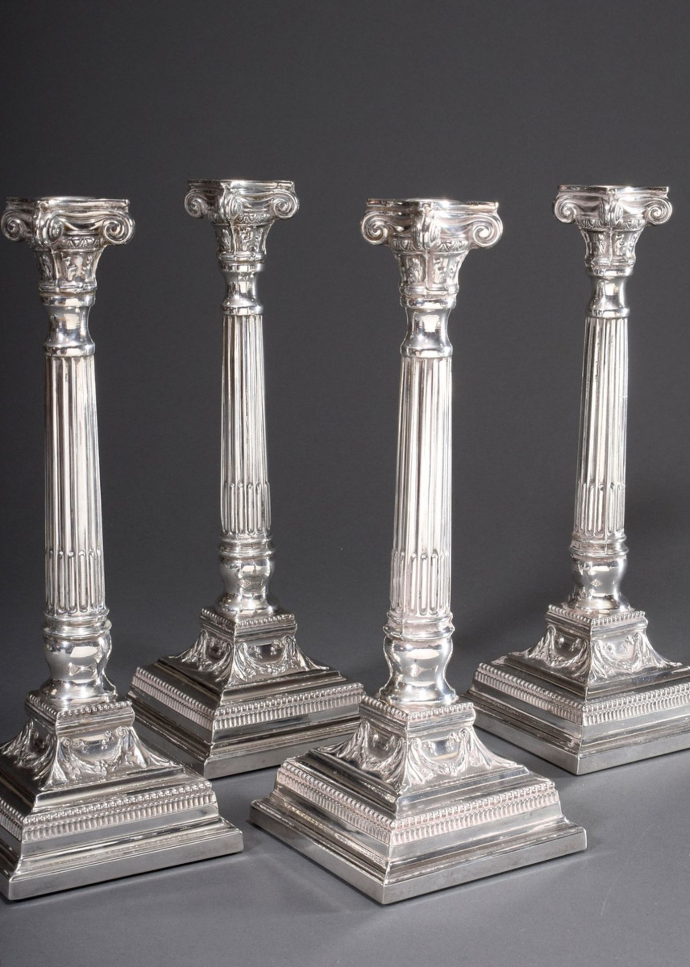 4 Amerikanische Säulen Leuchter in klassizistisc | 4 American column candlesticks in classicistic s - Image 2 of 7